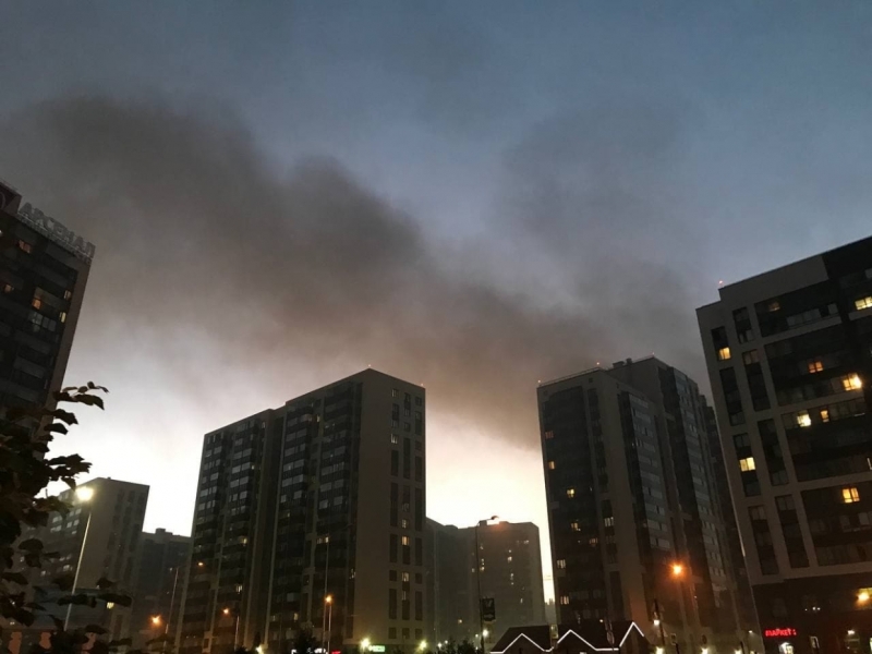 Крупный пожар произошел на стройке в Мурино