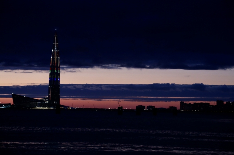 «Лахта Центр» включил «олимпийскую» подсветку