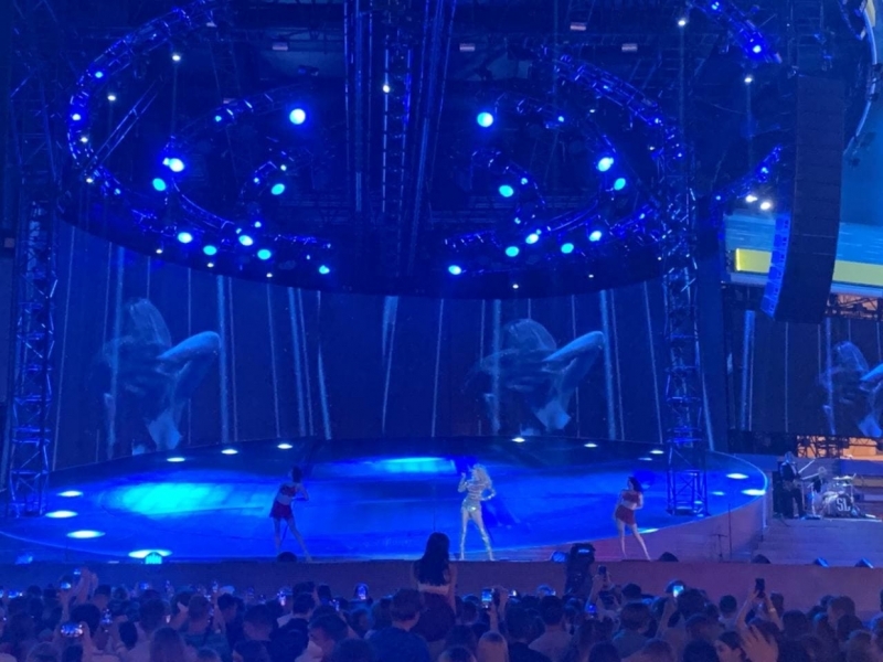 Масочный режим и ограничения: как в Петербурге прошли «Алые паруса» во время ковида