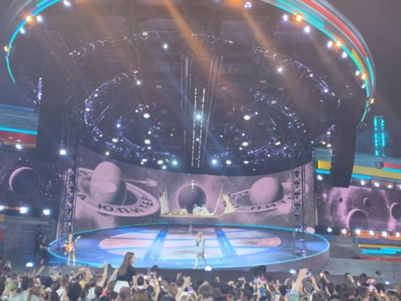 Масочный режим и ограничения: как в Петербурге прошли «Алые паруса» во время ковида