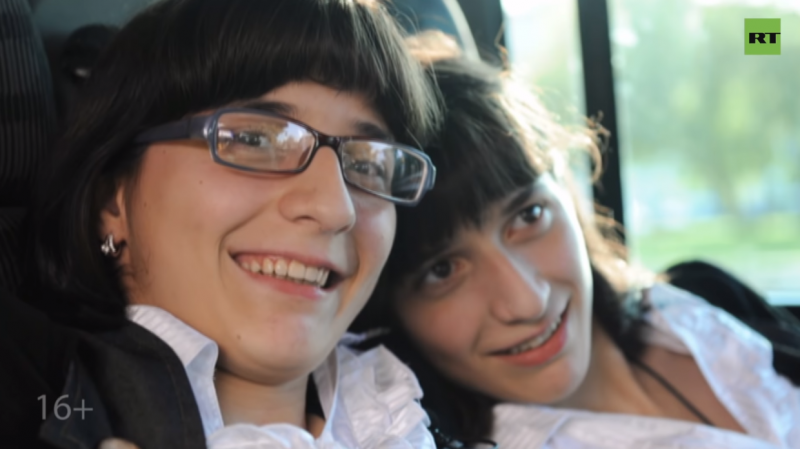 Мать Зиты и Гиты раскрыла страшный диагноз оставшейся в живых близняшки