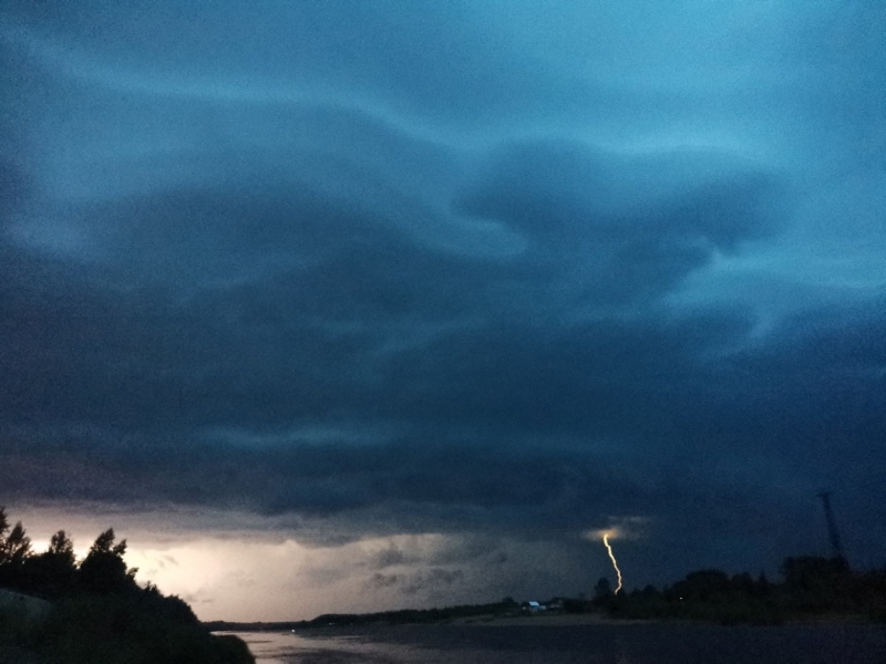 МЧС объявило штормовое предупреждение в Ленобласти 31 июля