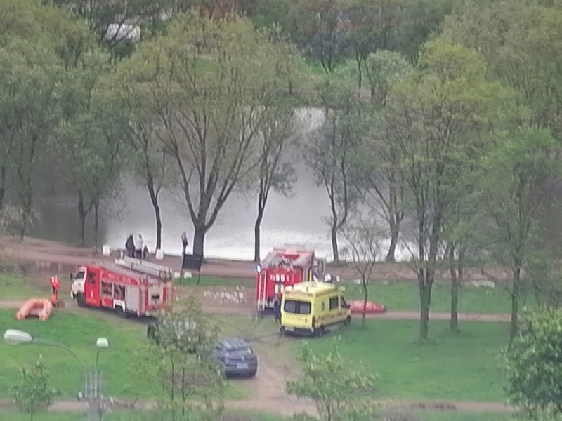 Медики не смогли реанимировать мужчину после пьяного заплыва в Альпийском пруду