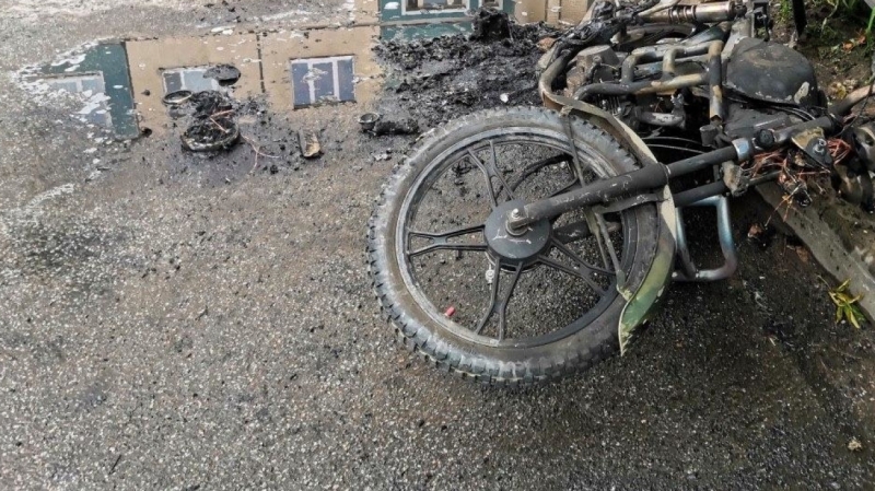 Молодой человек на мопеде влетел в столб в поселке Белоострове