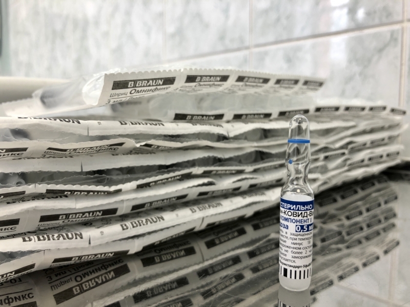 Можно даже беременным: почему петербуржцам не стоит бояться делать прививку от ковида