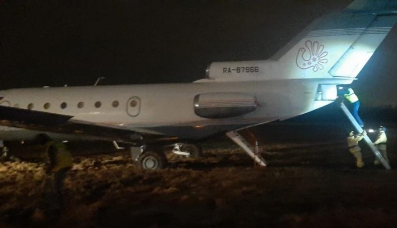 На борту выкатившегося с полосы в Пулково самолета находились шесть человек