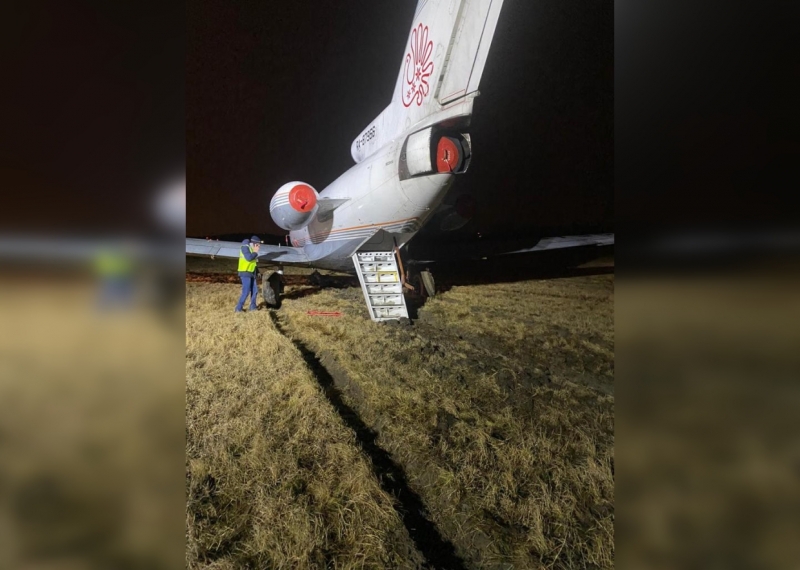 На борту выкатившегося с полосы в Пулково самолета находились шесть человек