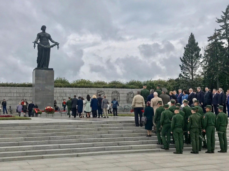 На каких мемориалах будут возлагать цветы в честь Дня Победы