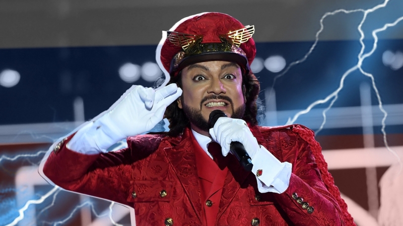 На семейном вечере Киркоров появился с женщиной и вызвал подозрения о скорой свадьбе