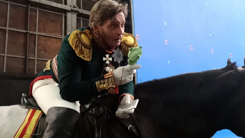 «На улице +35, а тут ноябрь по сюжету»: Домогаров и другие актеры «показали» наводнение 1824 года