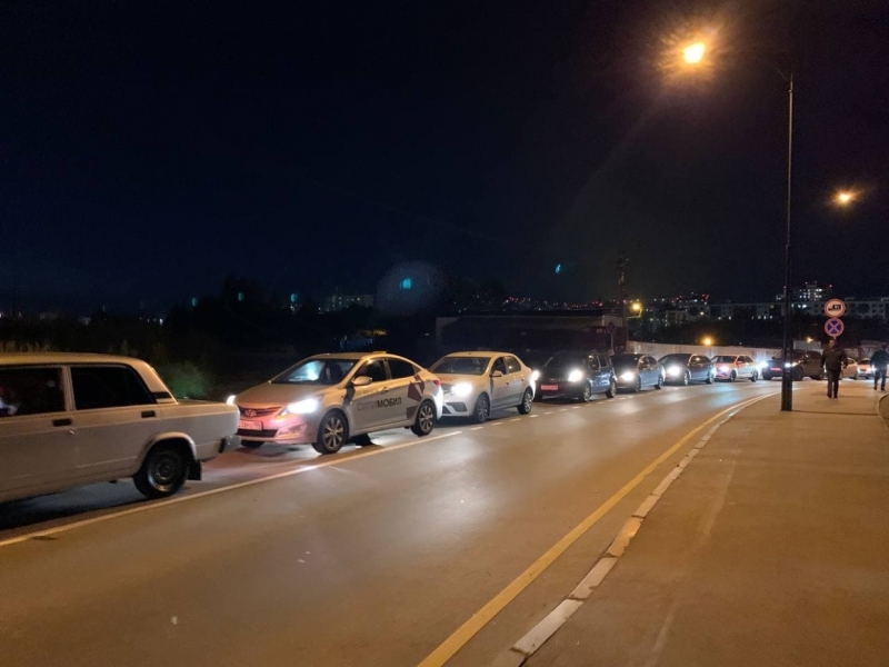 Нарушение в работе светофора спровоцировало огромную пробку на въезде в Кудрово