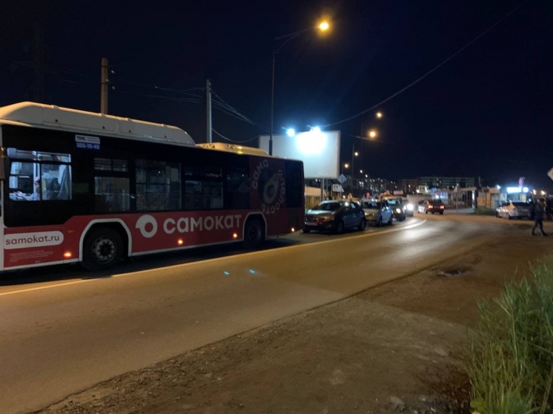 Нарушение в работе светофора спровоцировало огромную пробку на въезде в Кудрово