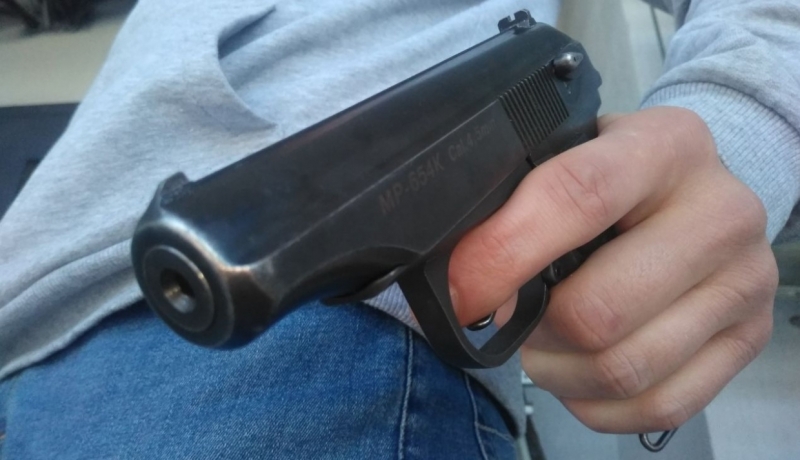 Неизвестный выстрелил в мужчину на проспекте Обуховской Обороны