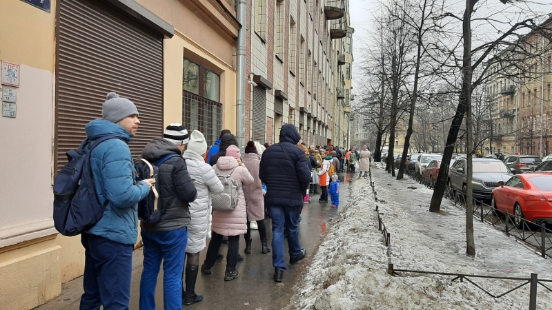 Никогда такого не было: петербуржцы оценили очередь за путевками в детские лагеря