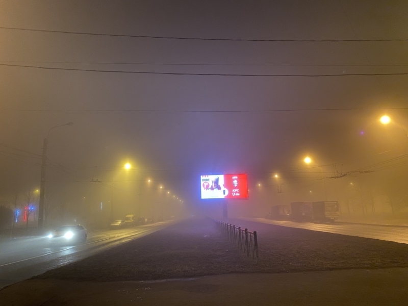 Ночной Петербург окутал густой туман