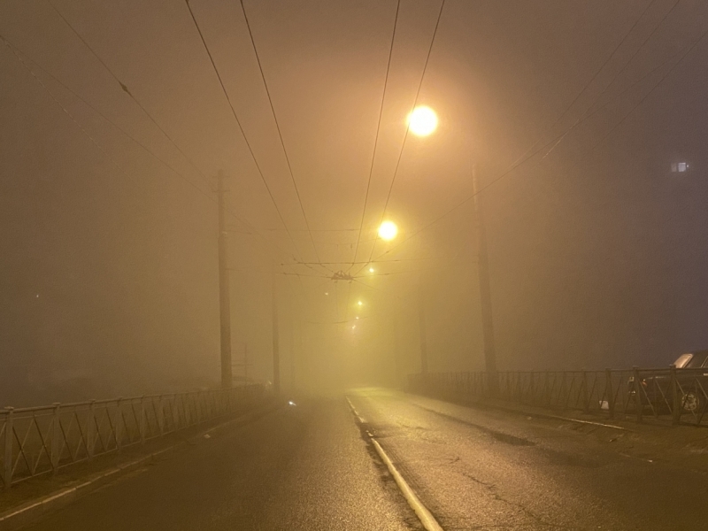 Ночной Петербург окутал густой туман