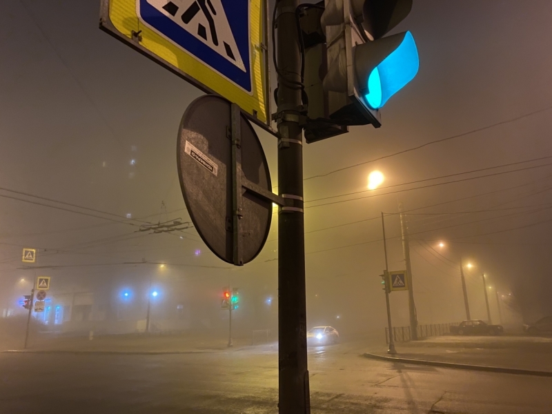 Ночной Петербург окутал густой туман