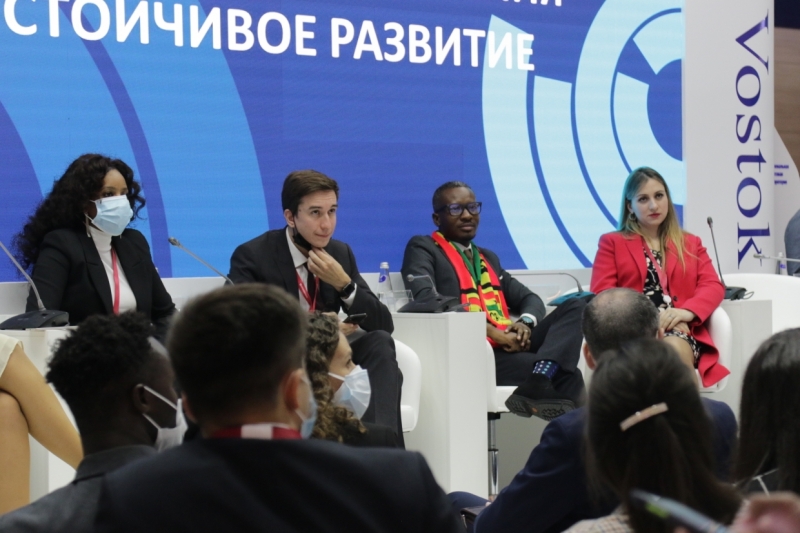 «Нулевой» день ПМЭФ-2021 в фотографиях: как это было