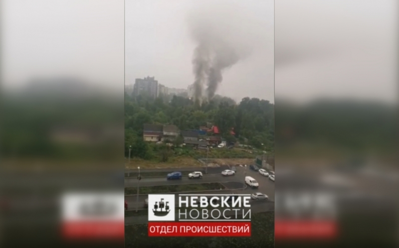 Очевидцы засняли утренний пожар на Советском проспекте в Рыбацком