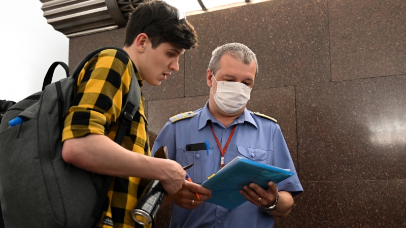 Около 13 млн рублей штрафов заплатили петербуржцы за проезд в транспорте без маски