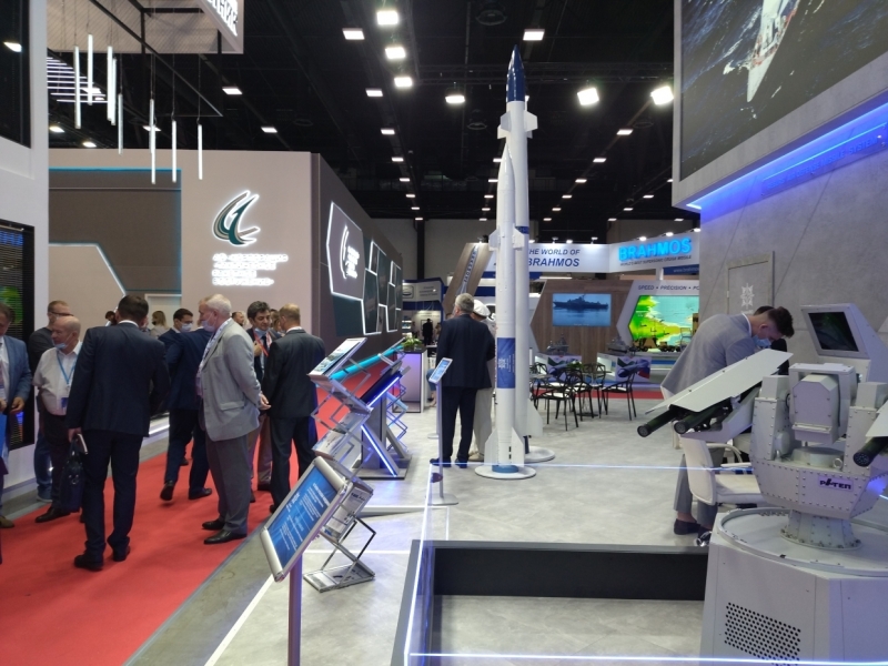 «Перспективы только у Шарика»: Военно-морской салон обнажил противоречия между российской оборонкой и госзаказчиком