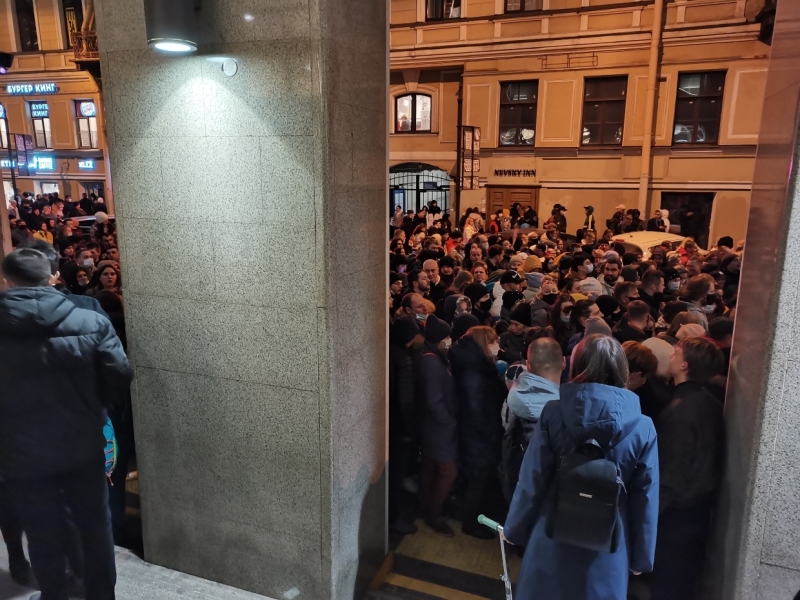 Петербуржцев возмутило преждевременное начало шоу дронов