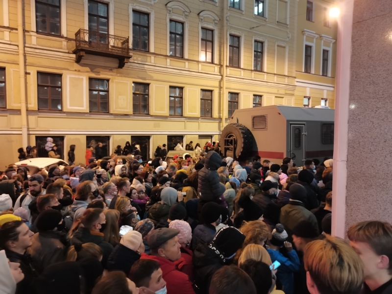 Петербуржцев возмутило преждевременное начало шоу дронов