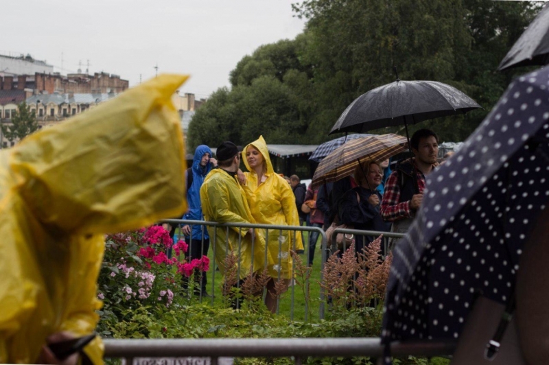 Петербуржцы стали чаще покупать зонты и дождевики