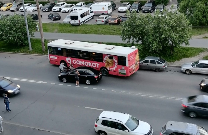 Петербуржец попал под колеса иномарки в Красногвардейском районе