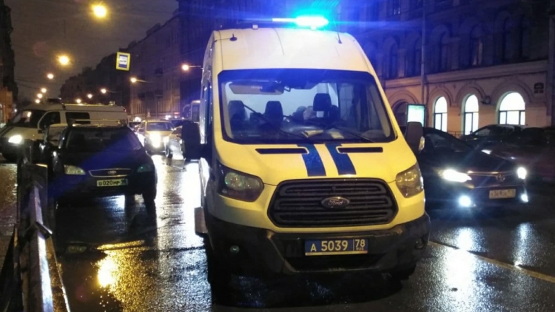 Петербуржец ворвался в квартиру знакомой и похитил три единицы оружия