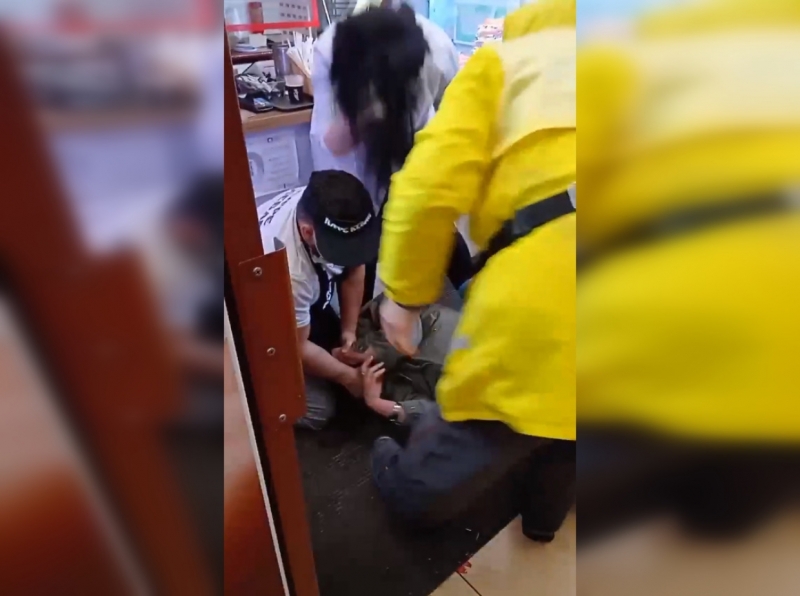 Пьяная петербурженка подралась из-за пирожка с работниками кафе