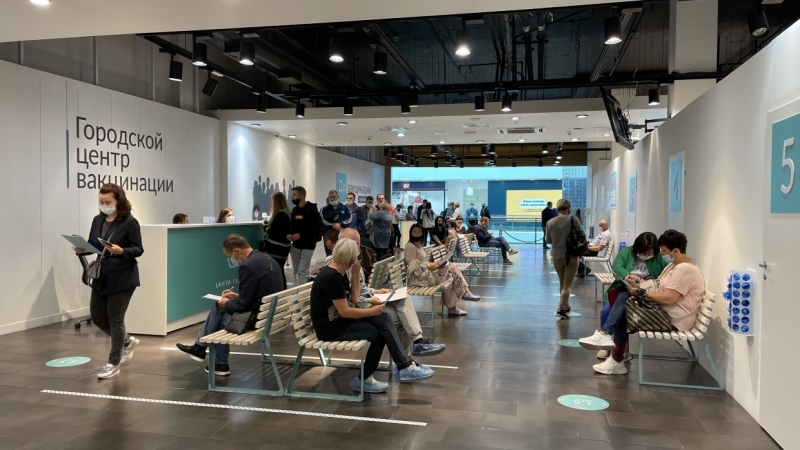 Почти полтора миллиона петербуржцев привились от ковида