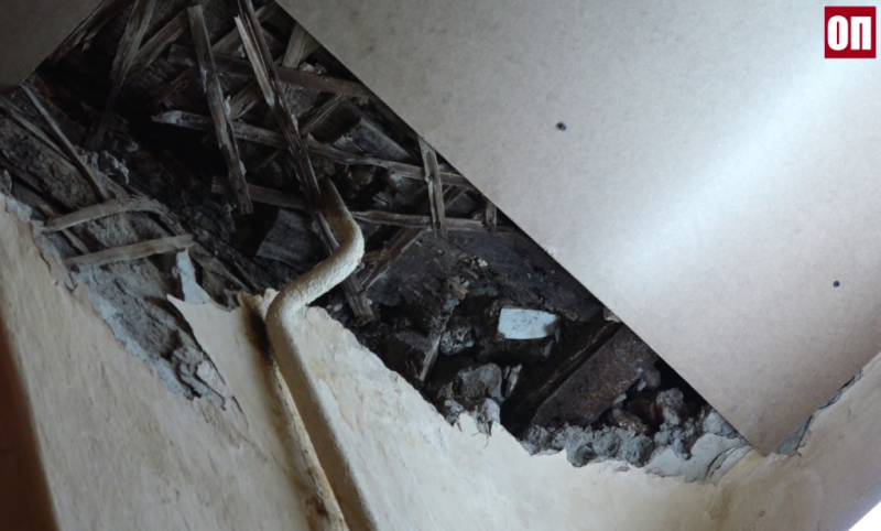 Появились кадры из дома Чубакова, где обвалился потолок