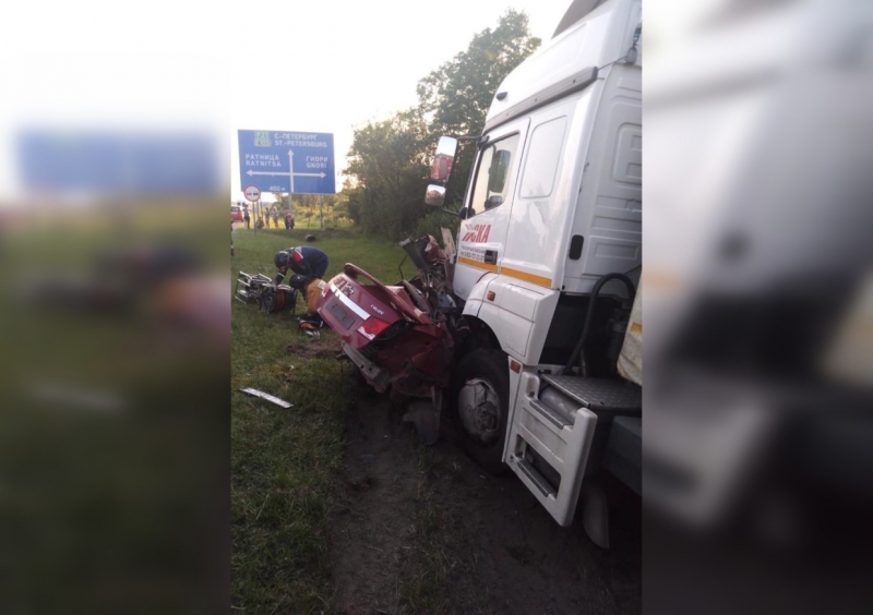Появилось видео с места смертельного ДТП с фурой и легковушкой на «Коле»