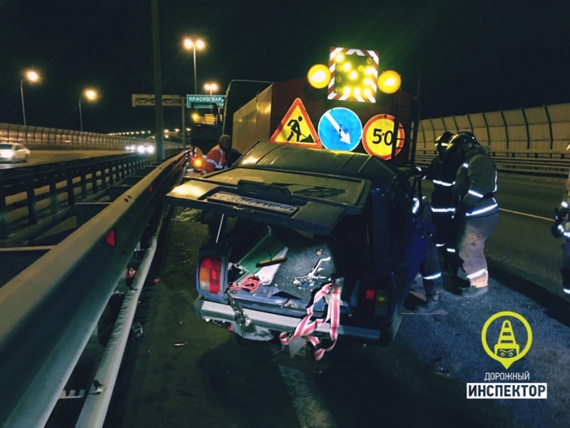 Появилось видео с места смертельной аварии на КАД: ВАЗ влетел в грузовик