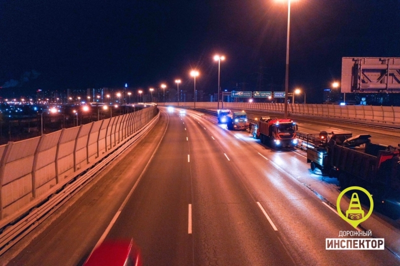 Появилось видео с места смертельной аварии на КАД: ВАЗ влетел в грузовик