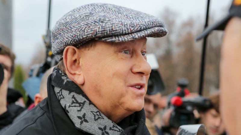 «Получает деньги ни за что»: директор «Ленкома» высказался о вдове Караченцова