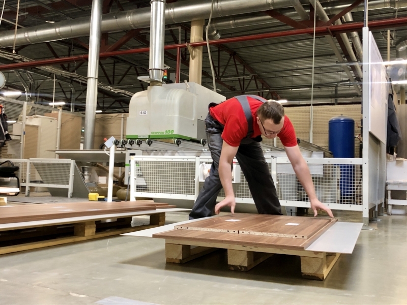 Предприниматель назвал способ поддержки мебельщиков строителями