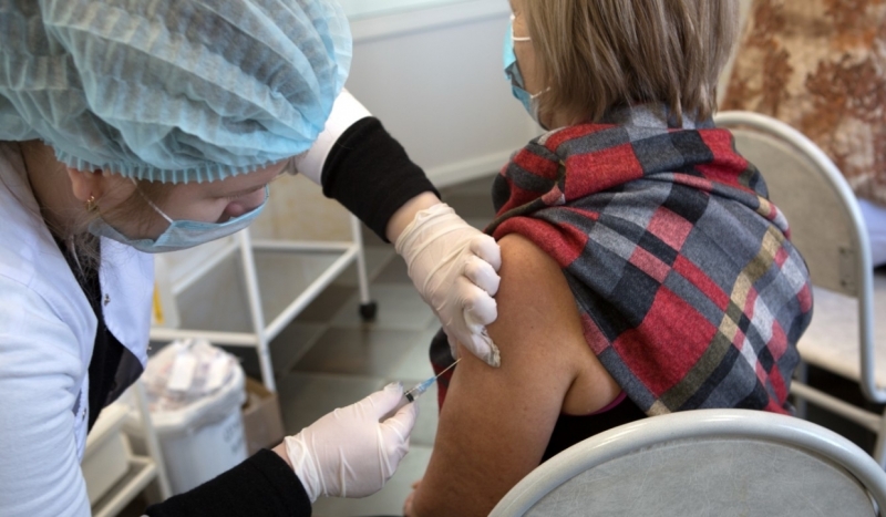 Привитым «Спутником V» открыли въезд в Эстонию, но при одном условии