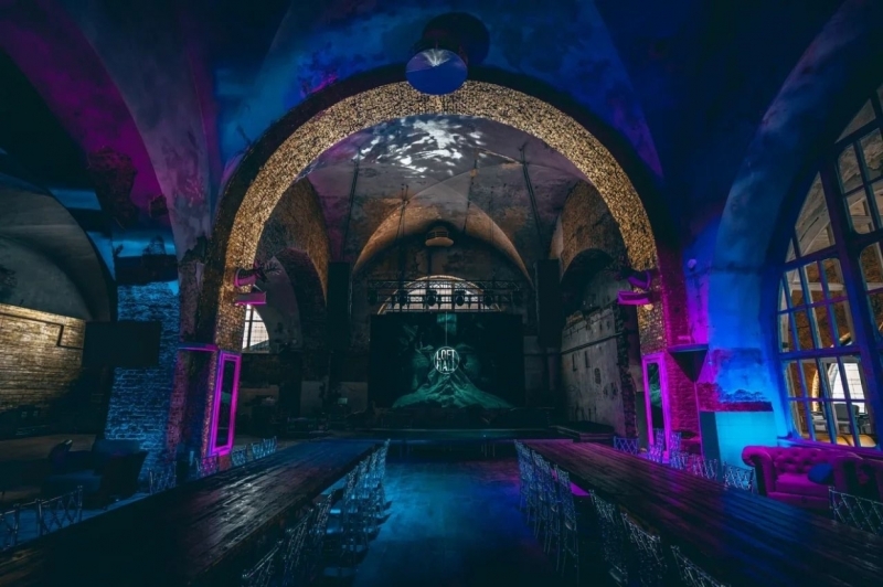 Рэперы Хаски и Джезус выступят на заводе «Арсенал» в Петербурге