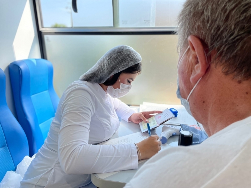 Россиянам рекомендовали ревакцинироваться раз в шесть месяцев