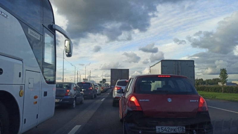 «С началом учебного года всех!»: петербуржцы отреагировали на девятибалльные пробки