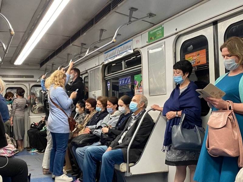 С понедельника в Петербурге вводят дополнительные ограничения