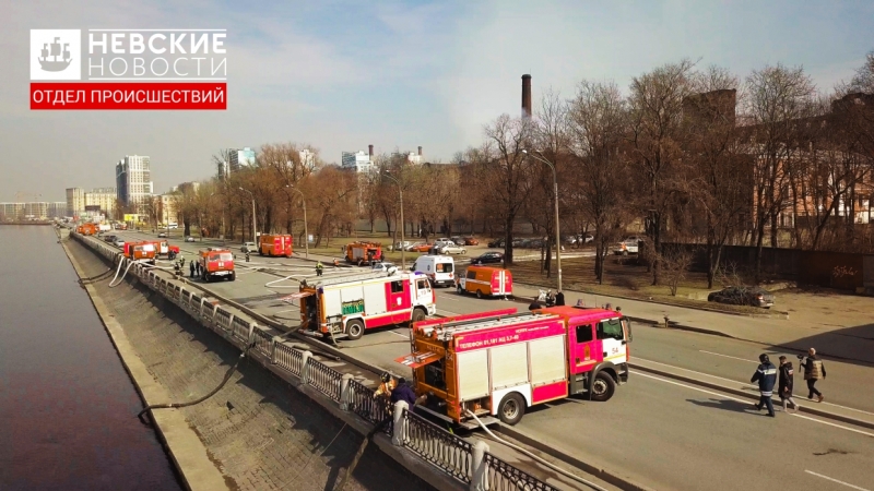 Спасателей и волонтеров наградили за тушение Невской мануфактуры