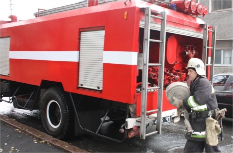 Спасатели потушили двухкомнатную квартиру на Малой Карпатской