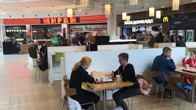 Спецмаркировку о вреде продукта предложили размещать на фастфуде в России