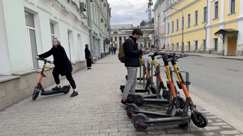 Стало известно, где чаще катались петербуржцы на электросамокатах в майские праздники