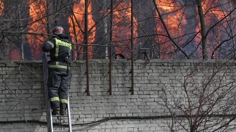 «Стояли насмерть»: в МЧС рассказали о погибшем в горящей Невской мануфактуре