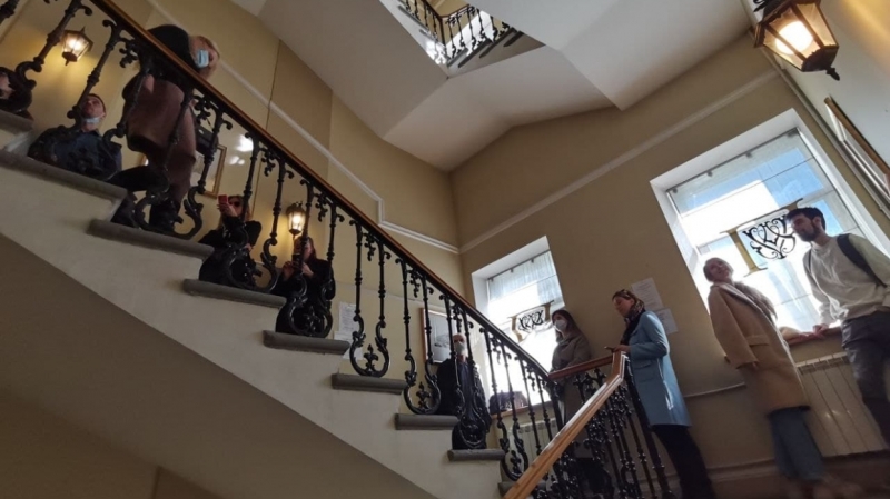 Стоят по полтора часа: петербуржцы снова выстроились в очередь у офиса Turkish Airlines