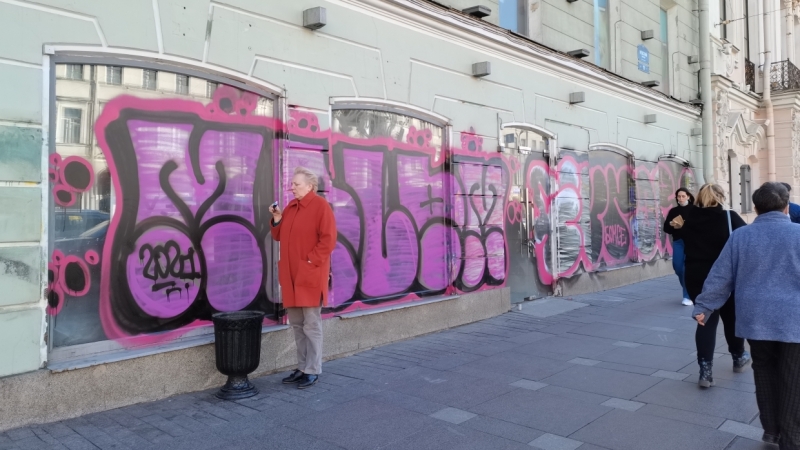 Стоят по полтора часа: петербуржцы снова выстроились в очередь у офиса Turkish Airlines